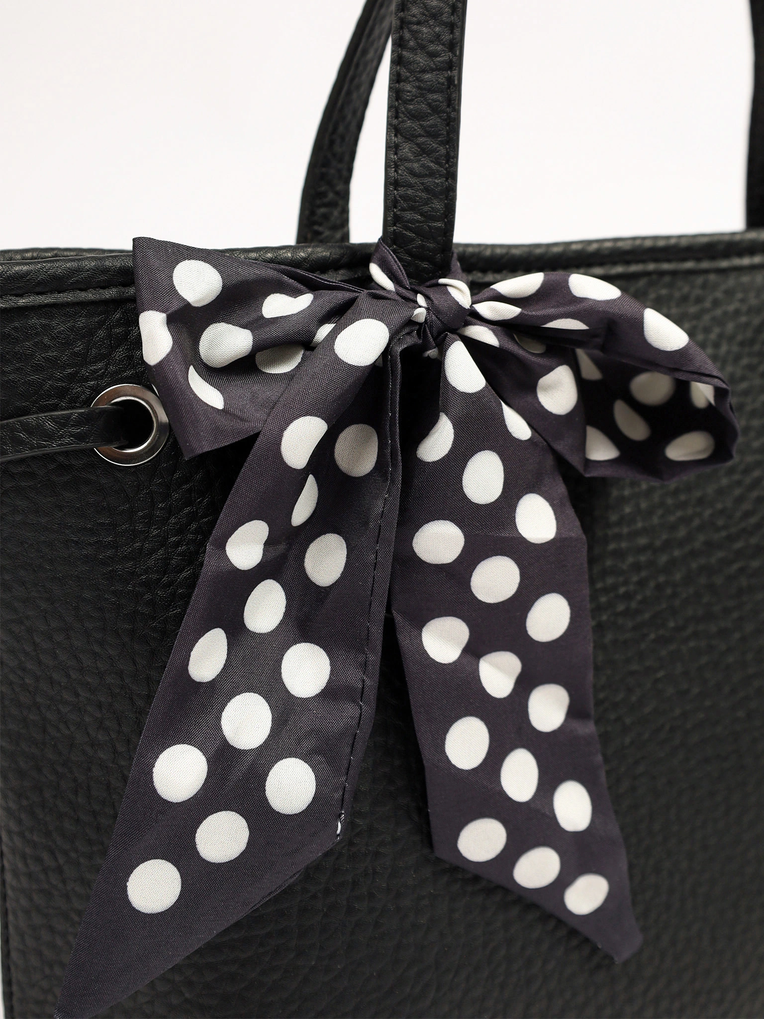 Сумка-тоут со стяжками по бокам и декоративным платком в ассортименте